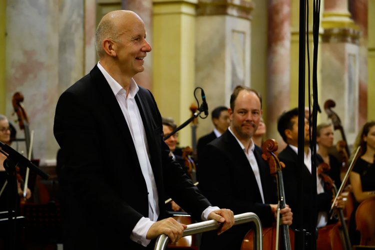 Gerd Schaller mit der Philharmonie Festiva